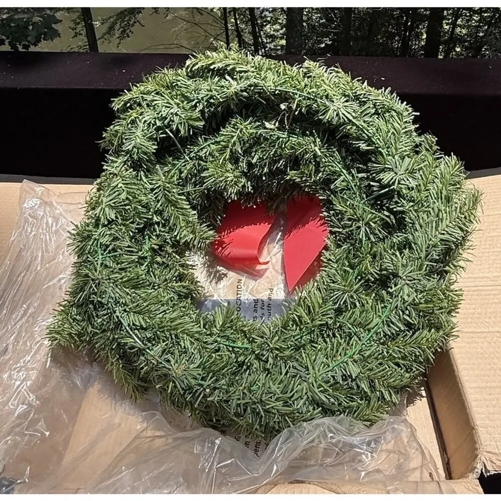 Brookstone Pinecone & BERRY 24” Christmas Wreath In Original Box Not Pre lit
